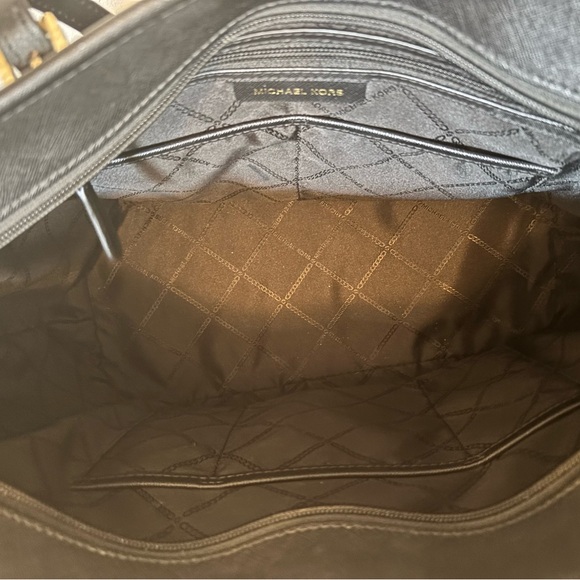 Michael Kors purse and wristlet - Picture 4 of 10